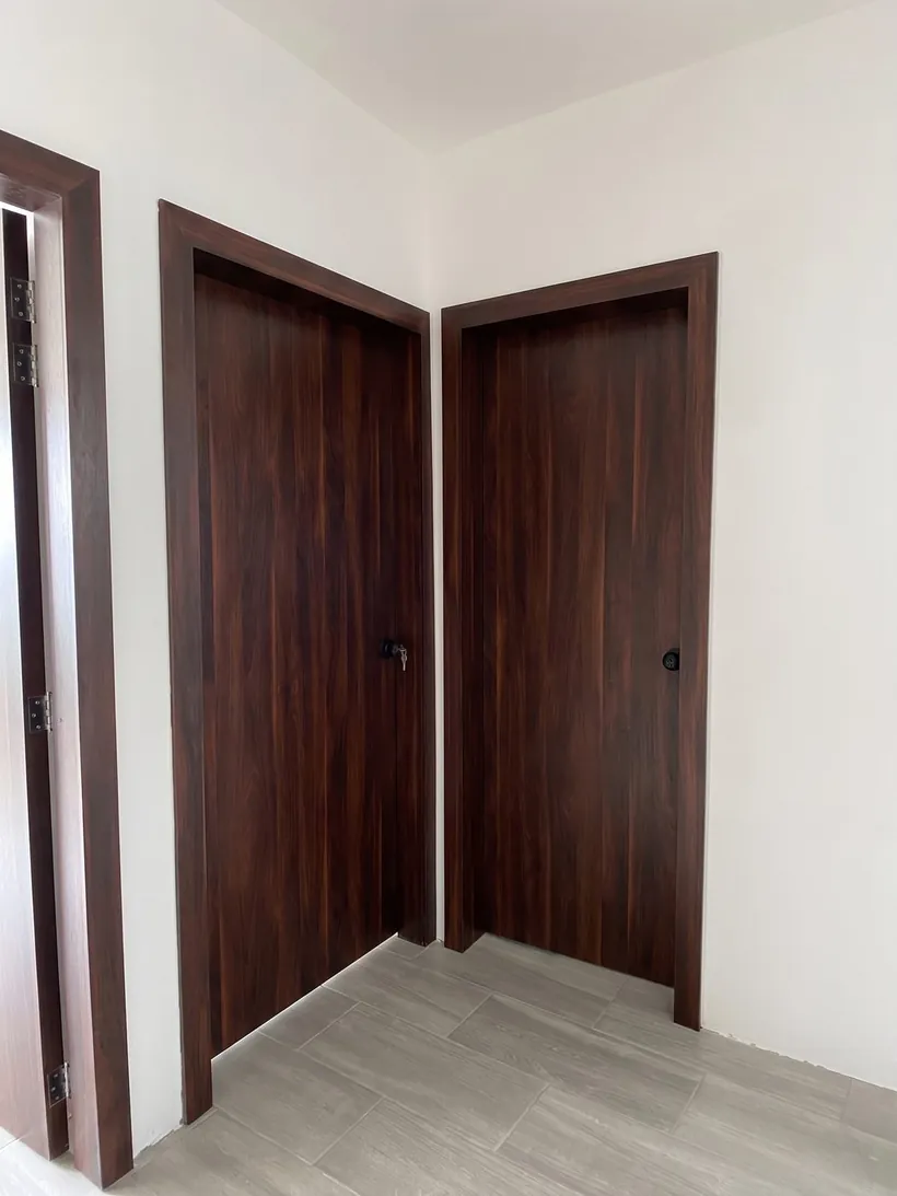 Puertas de madera para interiores instaladas en Tijuana