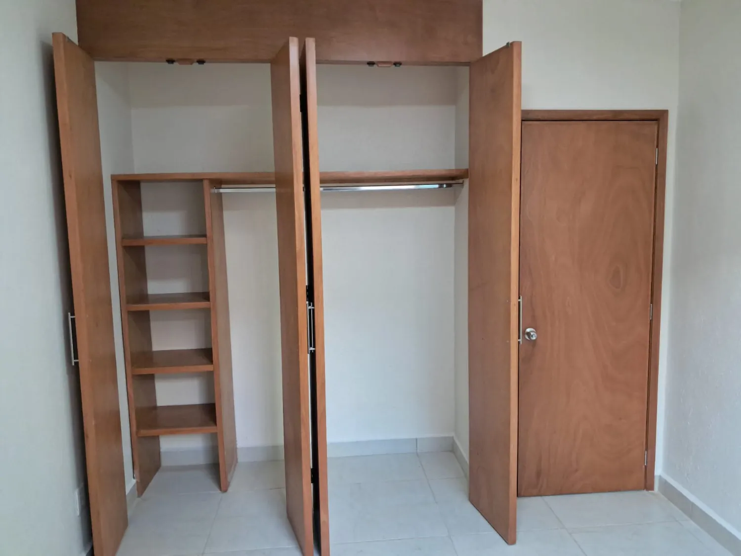 Puerta de madera sólida a la medida en Tijuana